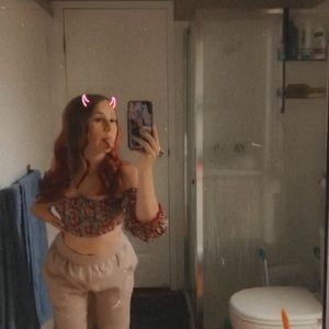 Meet your Posher, Ella